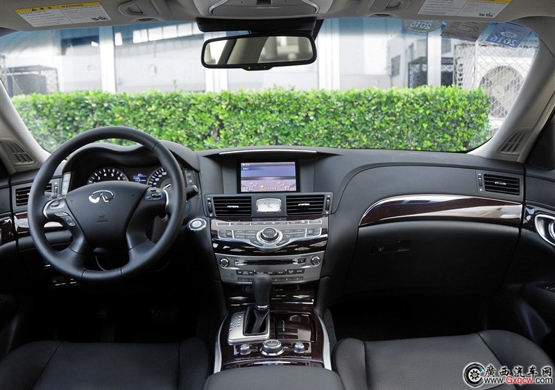 英菲尼迪Q70L車型 內(nèi)飾圖